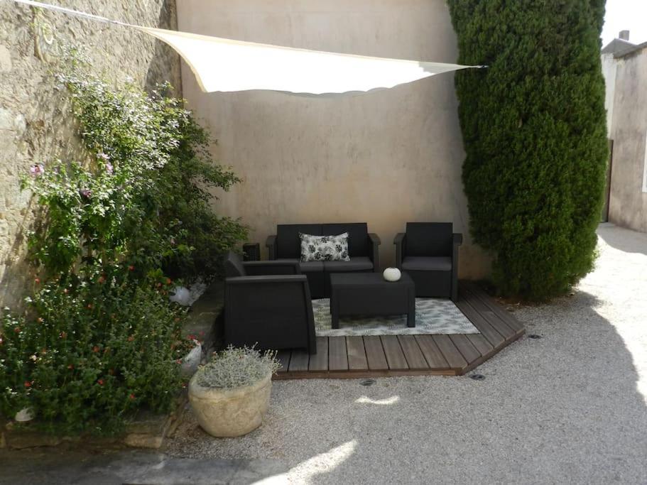 Le Maset Des Aires Avec Vue Sur Le Luberon Et Son Jacuzzi Exterieur Disponible De Juin A Mi-Septembre Maubec  Luaran gambar