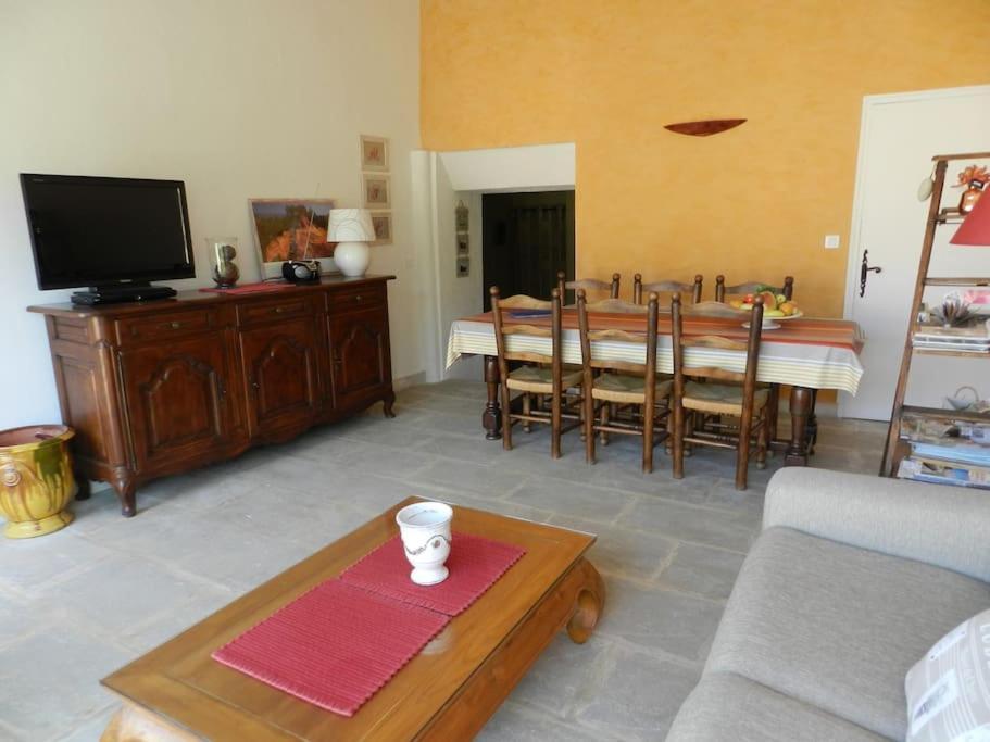 Le Maset Des Aires Avec Vue Sur Le Luberon Et Son Jacuzzi Exterieur Disponible De Juin A Mi-Septembre Maubec  Luaran gambar