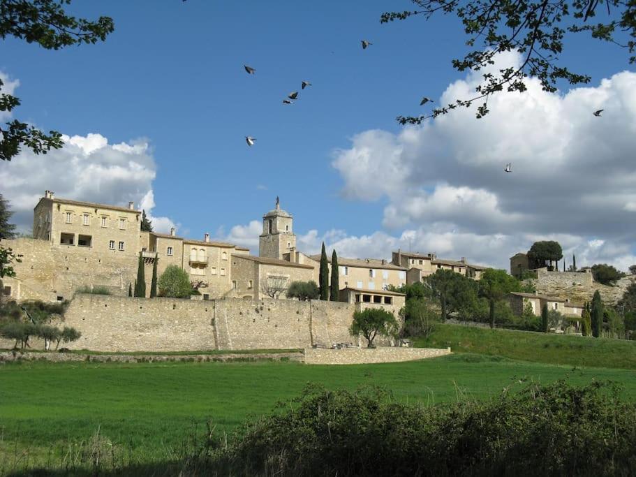 Le Maset Des Aires Avec Vue Sur Le Luberon Et Son Jacuzzi Exterieur Disponible De Juin A Mi-Septembre Maubec  Luaran gambar